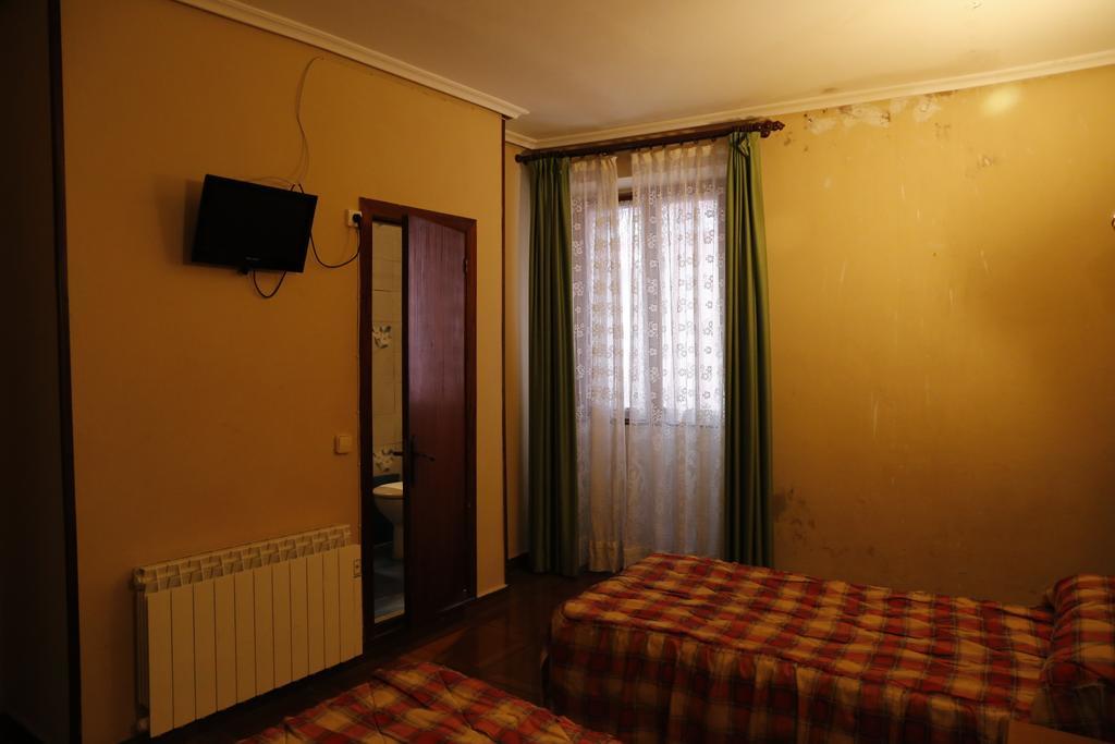 Twin Room Bathroom
