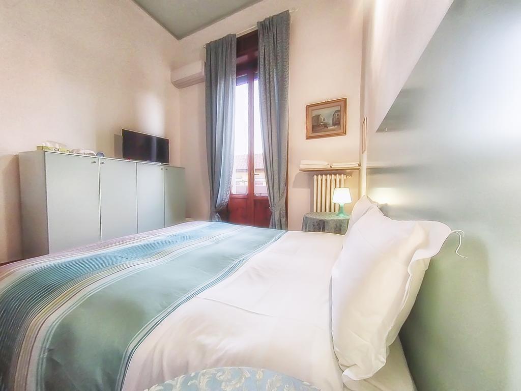 Two Separated Double Rooms Private External Bathroom