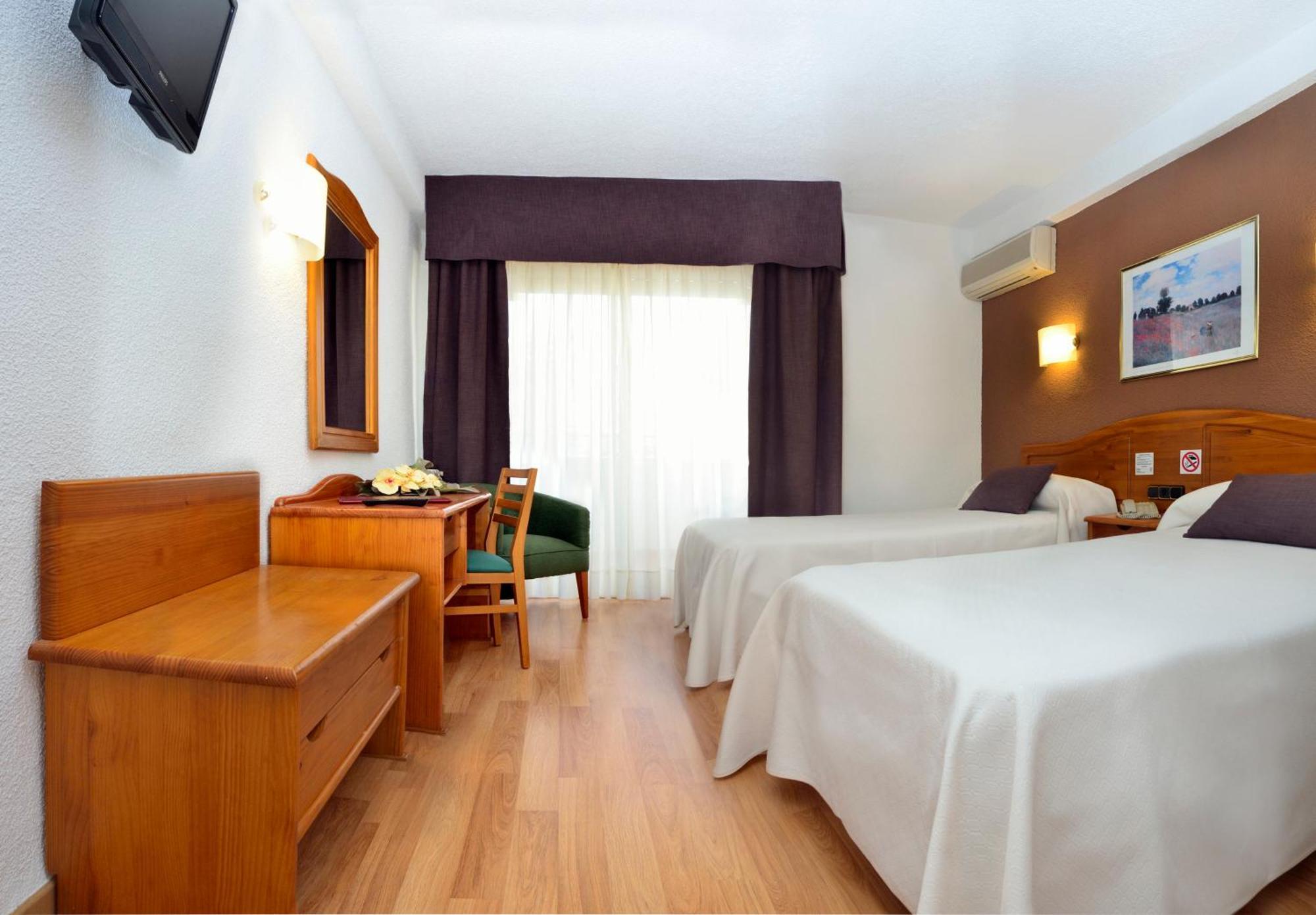 Twin Room,677660499:JPEG