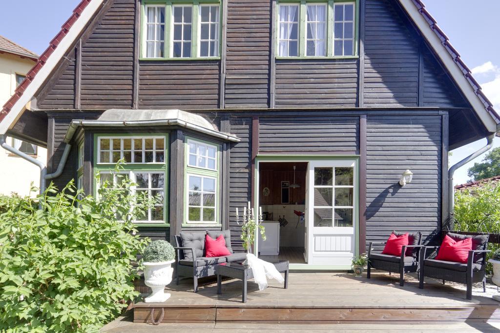 Three-Bedroom House,370687951:JPEG