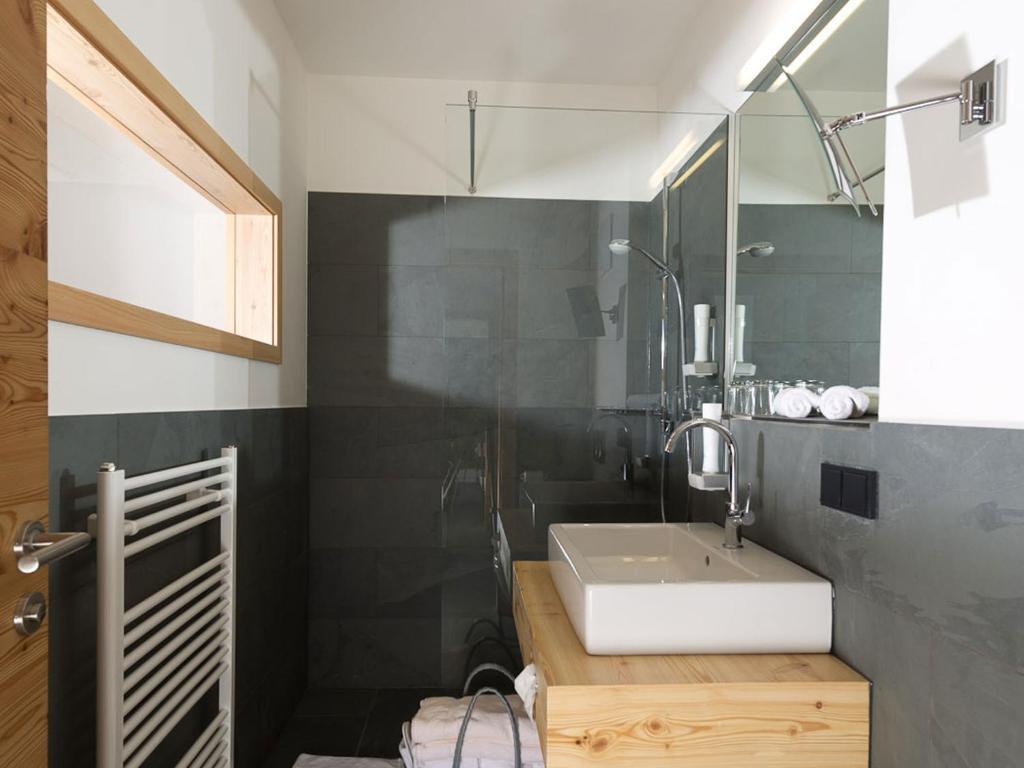 Doppelzimmer mit Balkon oder Terrasse und Bergblick
