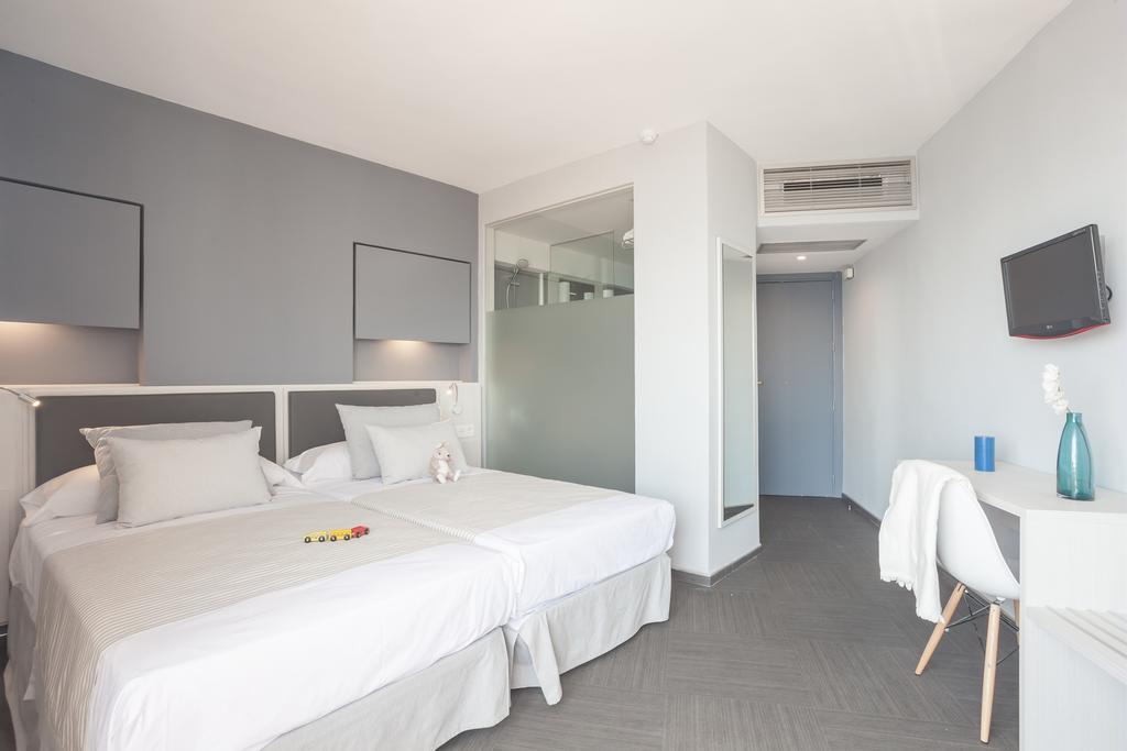 Twin Room,1346261789:JPEG