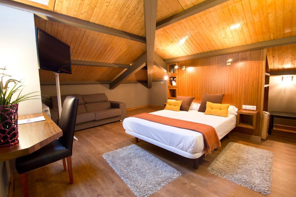 Double Room Attic,51287947:JPEG