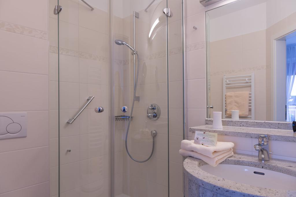 Double Room,784191270:JPEG