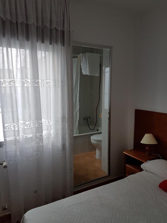 Small Single Room,376910731:JPEG