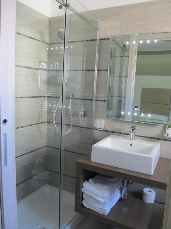Double or Twin Room Side Sea View