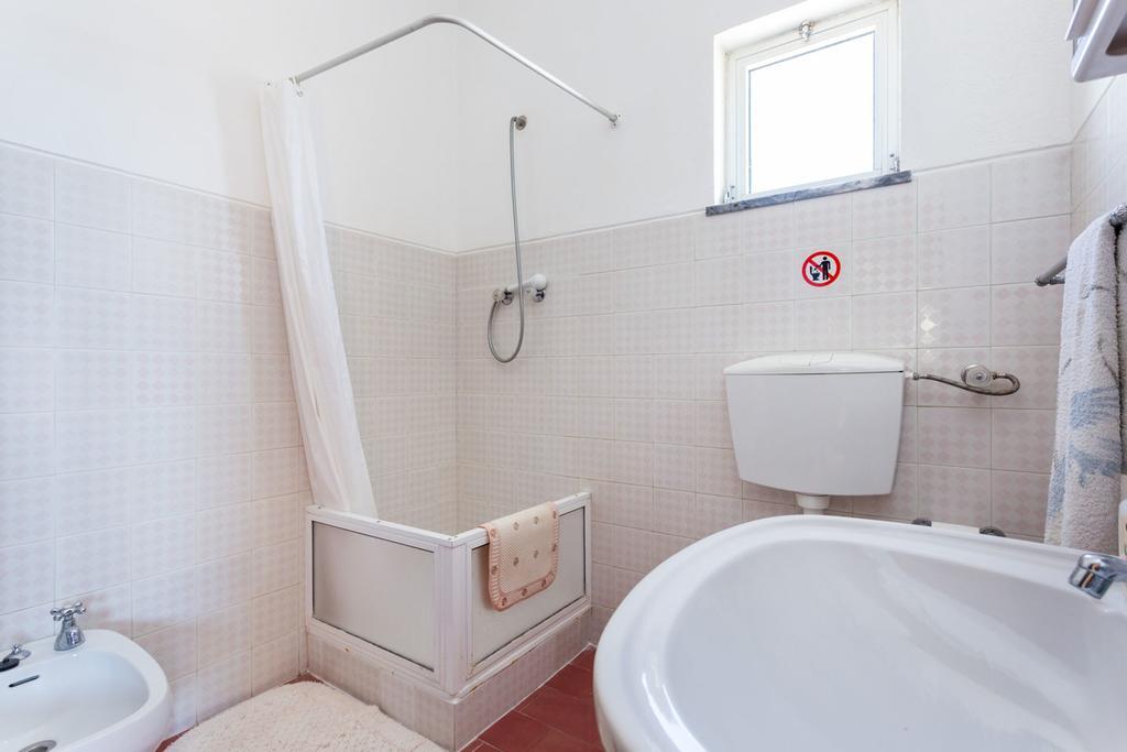 One-Bedroom Apartment,399775359:JPEG