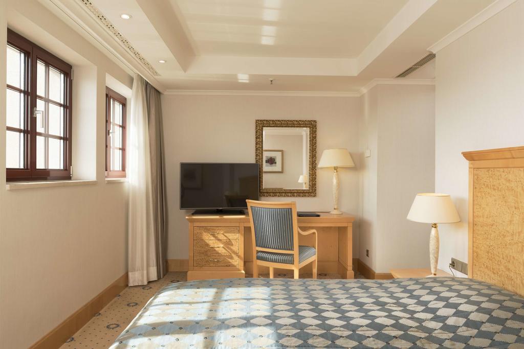 Executive Suite Double,1069047703:JPEG