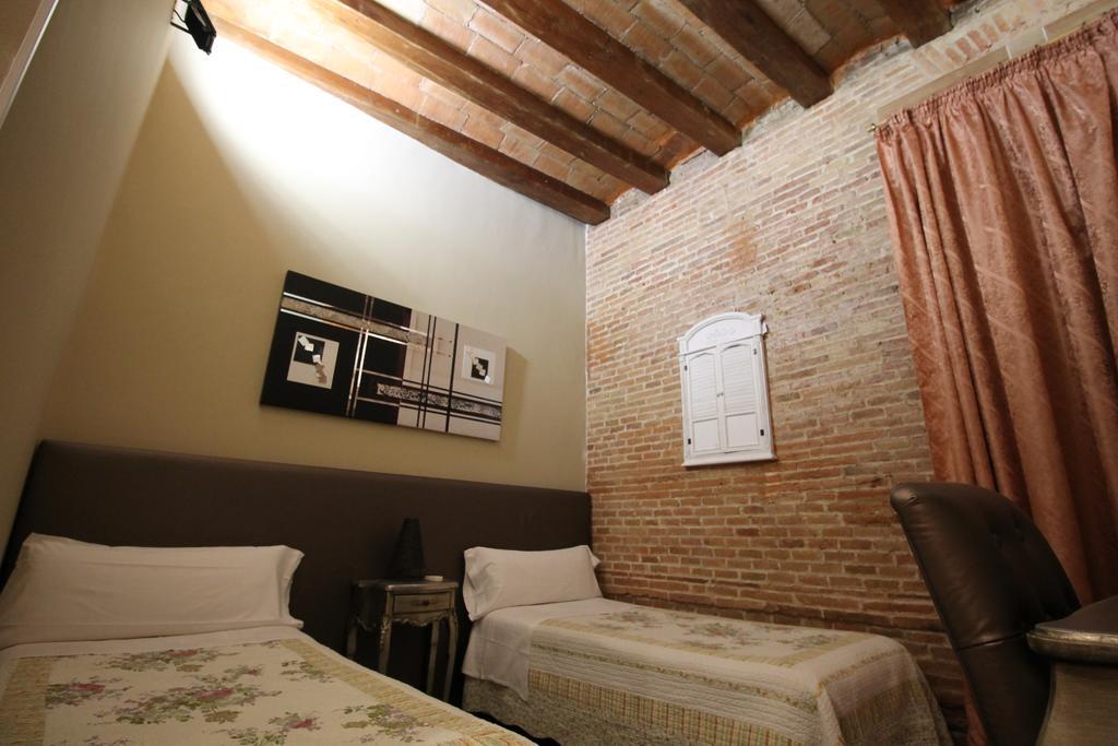 Double or Twin Room Private Bathroom
