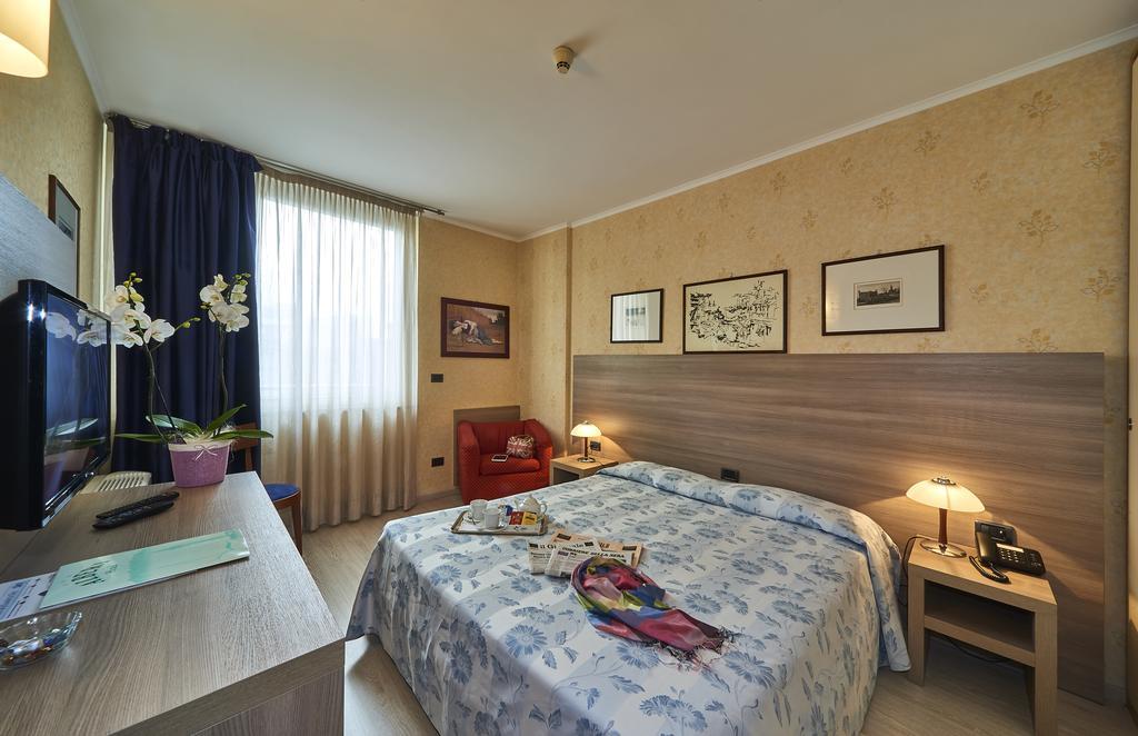 Standard Double or Twin Room,377755639:JPEG
