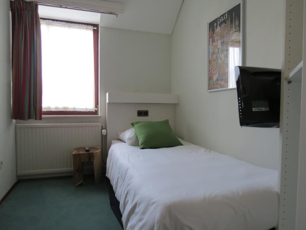 Single Room,377810089:JPEG