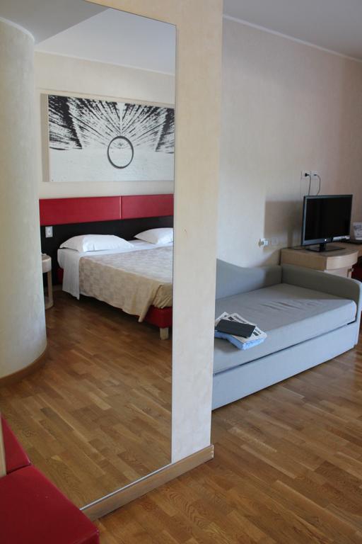 Triple Room,395725836:JPEG