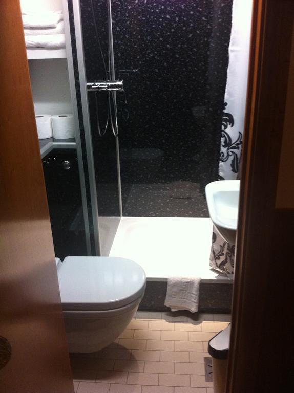 Small Double Room with Private Bathroom,702162997:JPEG