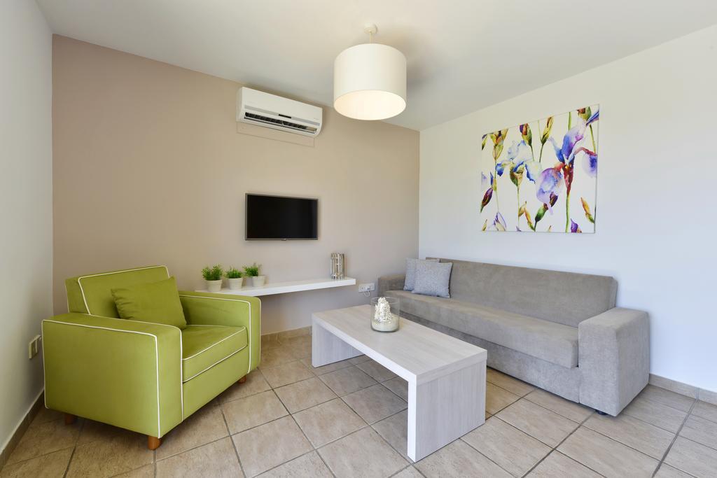 Superior One-Bedroom Apartment
