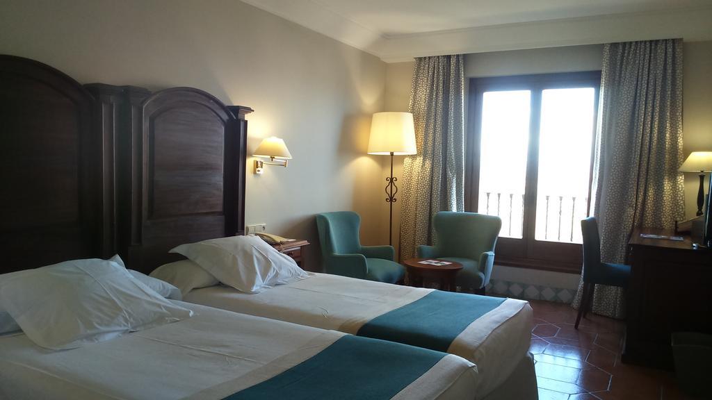 Standard Double Room (2 Adults + 1 Child),1009508389:JPEG