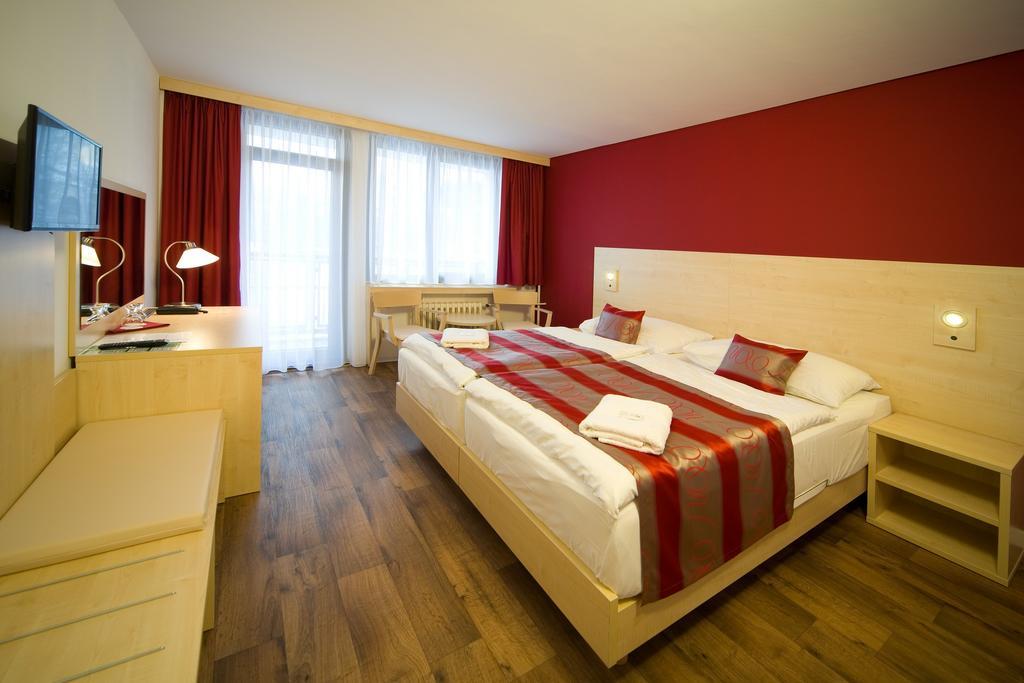 Single Room,664105095:JPEG