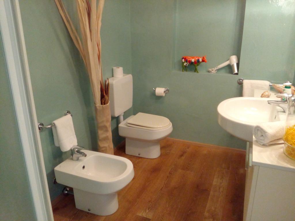 Double Room Private External Bathroom,378310663:JPEG