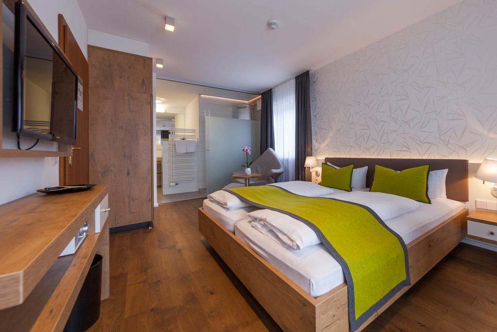 Double Room Balcony Partial Lake View