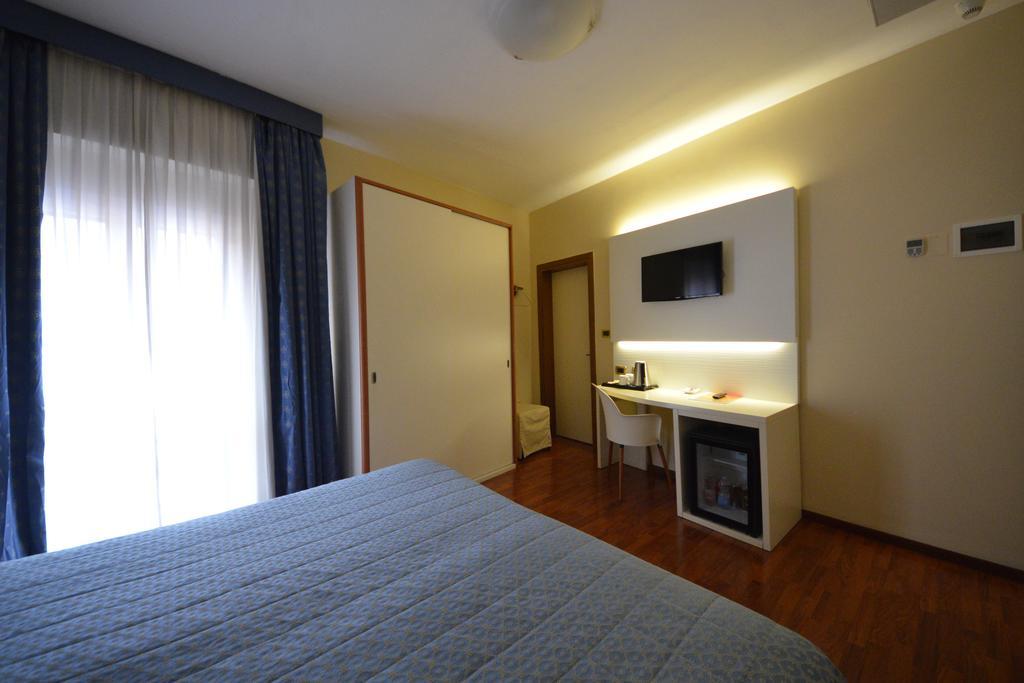Double or Twin Room,326837935:JPEG