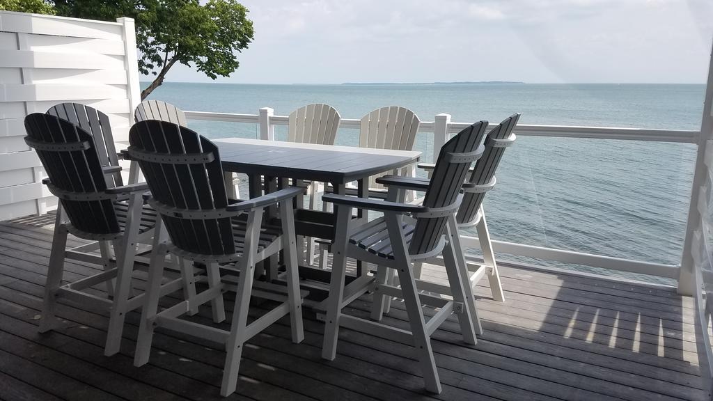 10-Person Waterfront Condo