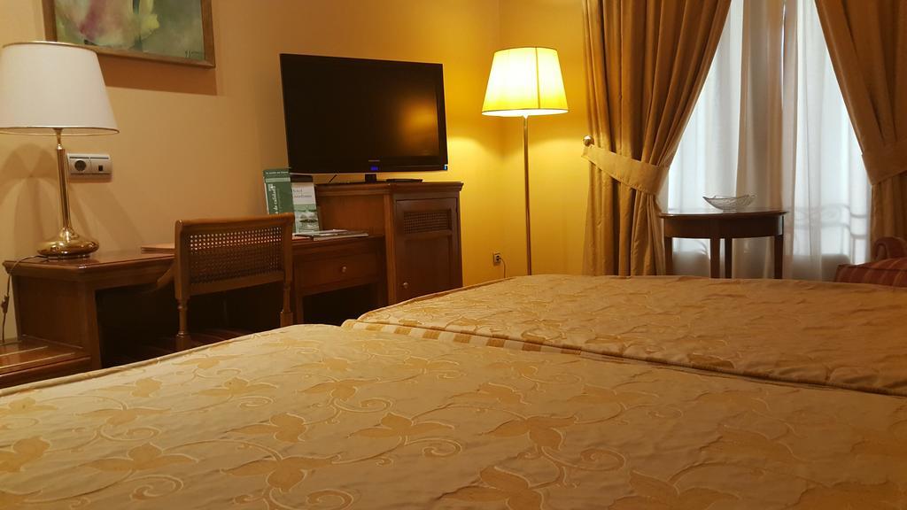 Double or Twin Room,701585911:JPEG