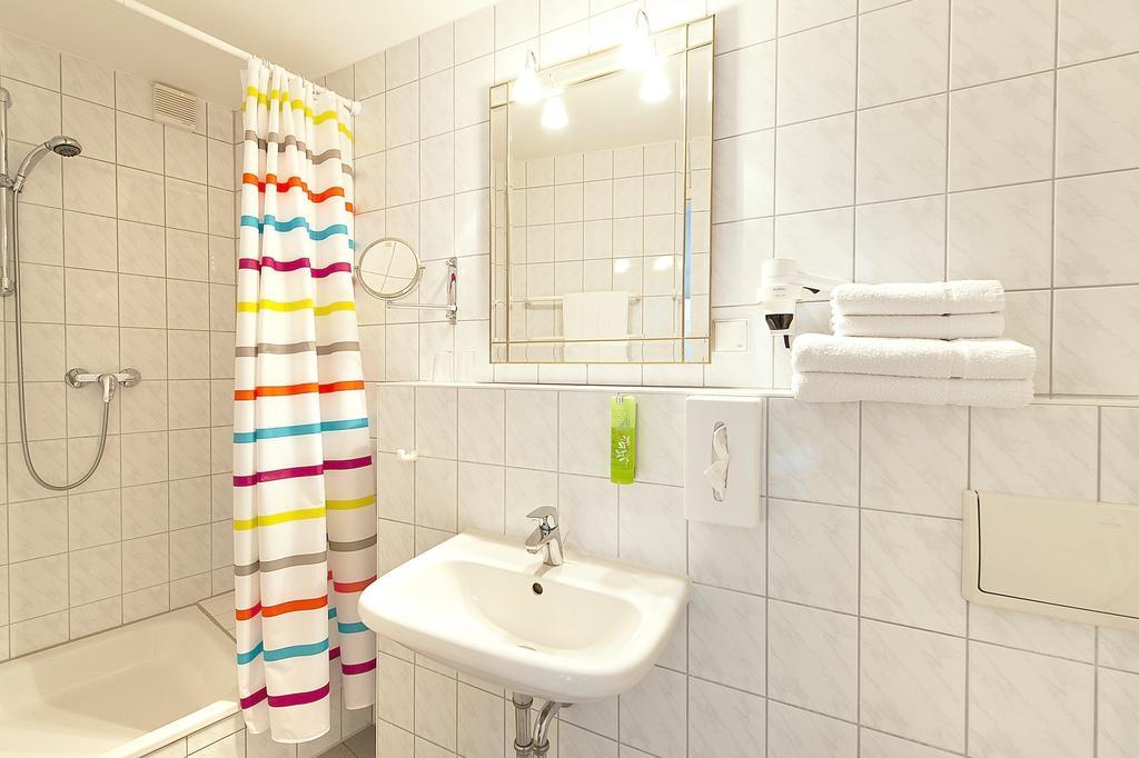 Double Room,1263919885:JPEG