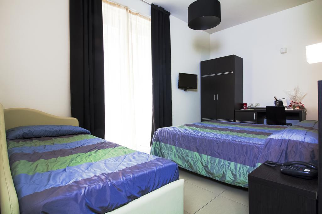 Classic Triple Room,698877123:JPEG