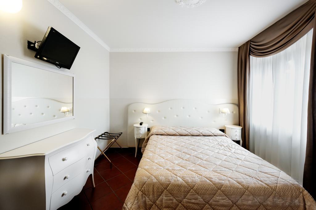 Standard Double Room,378990718:JPEG