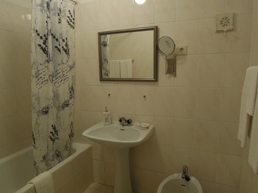 Double or Twin Room,379591120:JPEG