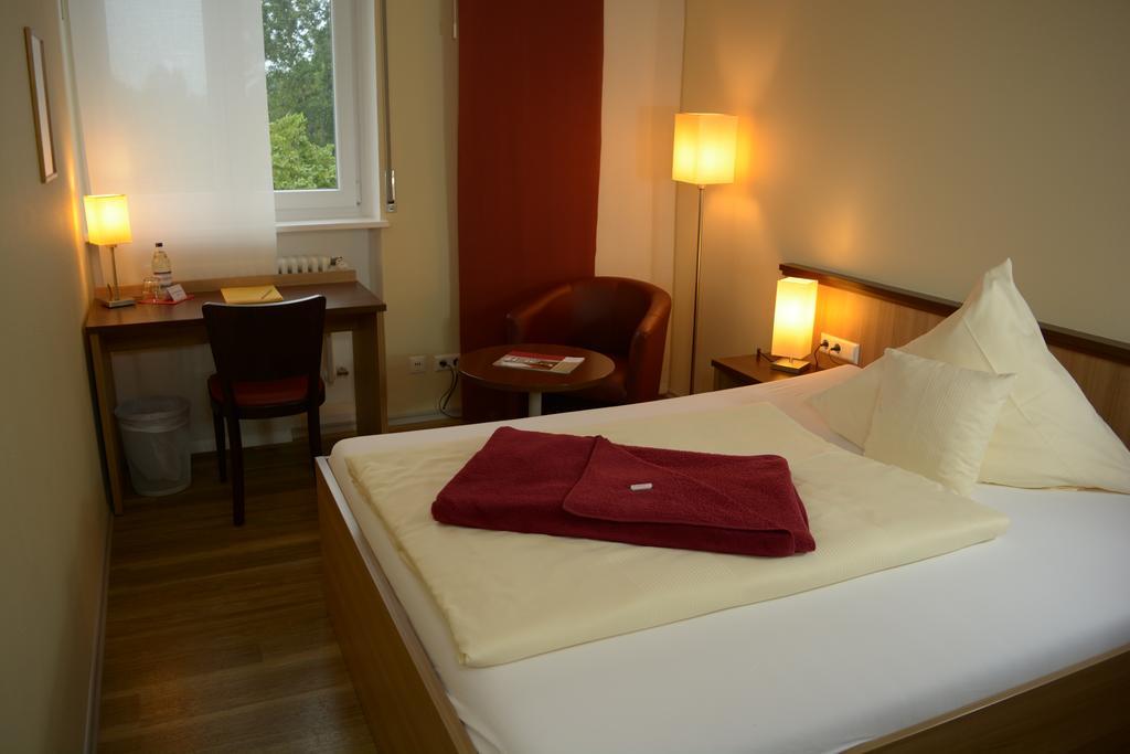 Single Room,379447342:JPEG