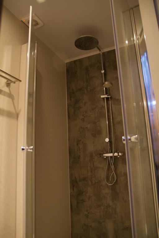 Single Room Shared Shower Toilet,1083230701:JPEG