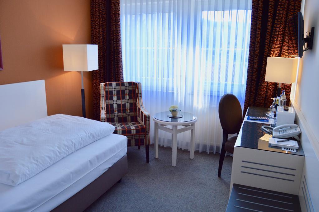 Classic Single Room,687648993:JPEG