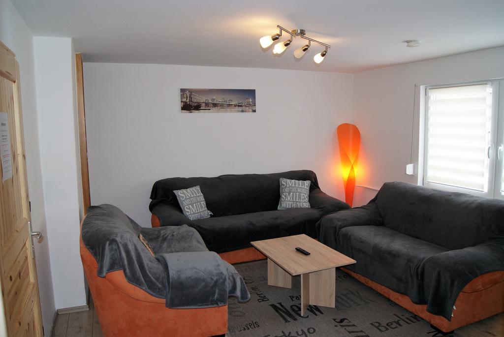 Family Room,379621582:JPEG