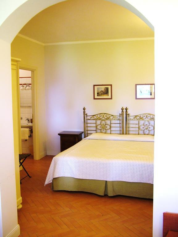 Executive King Partial Sea View with Balcony, Lounge Access, Breakfast, Refreshments & Evening drinks and Canapés,1586112059:JPEG