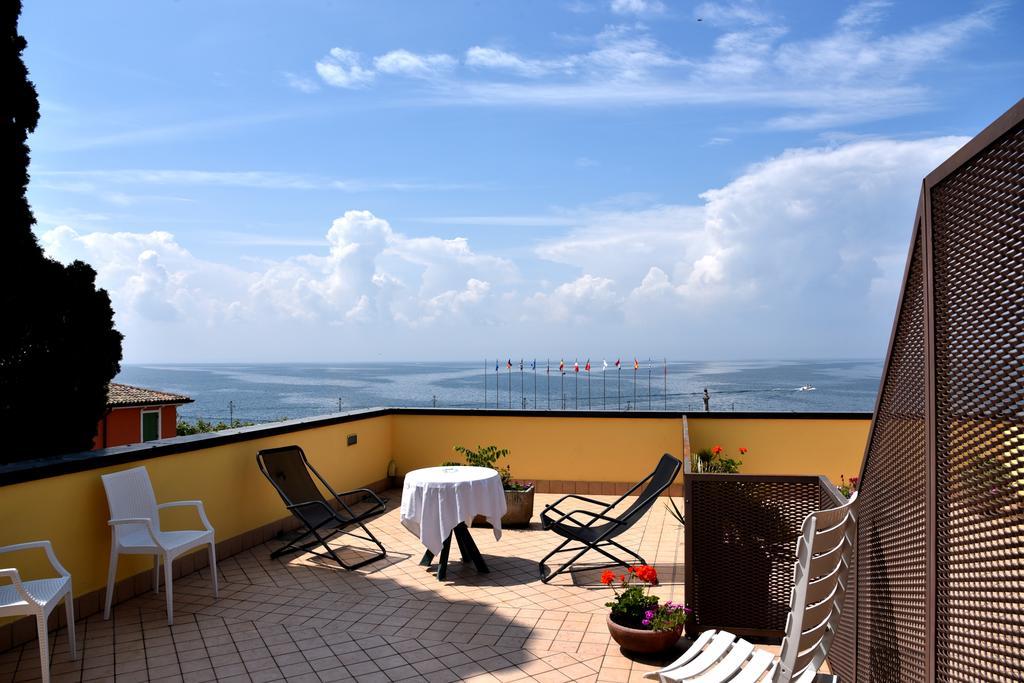 Double Room Terrace Lake View