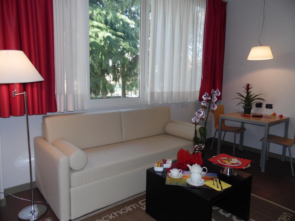 Superior Family Room,382822732:JPEG