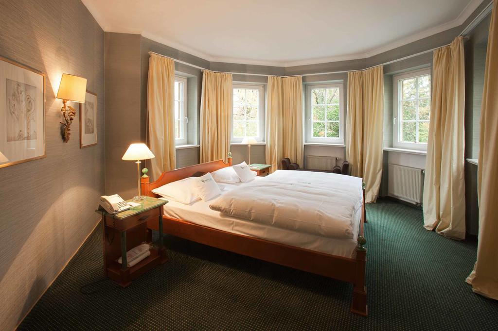 Standard Double Suite,402108402:JPEG