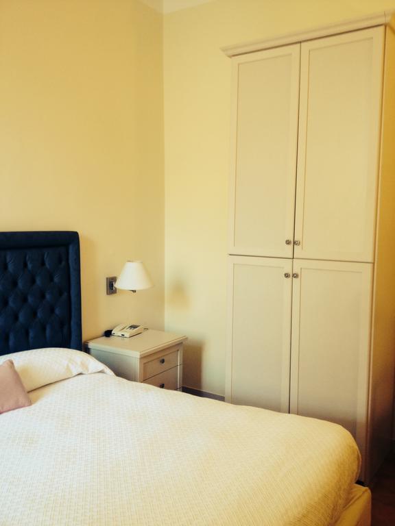Comfort Triple Room Shower,379858918:JPEG
