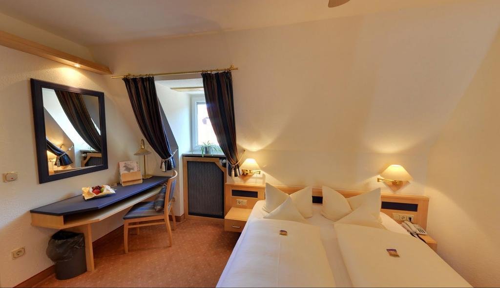 Double Room,380123947:JPEG