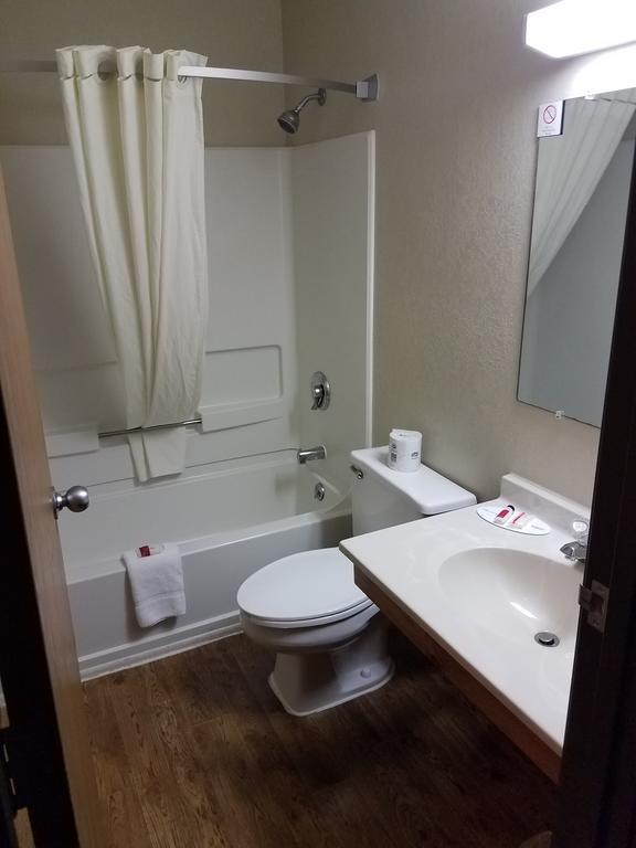 Deluxe Queen Room - Non-Smoking
