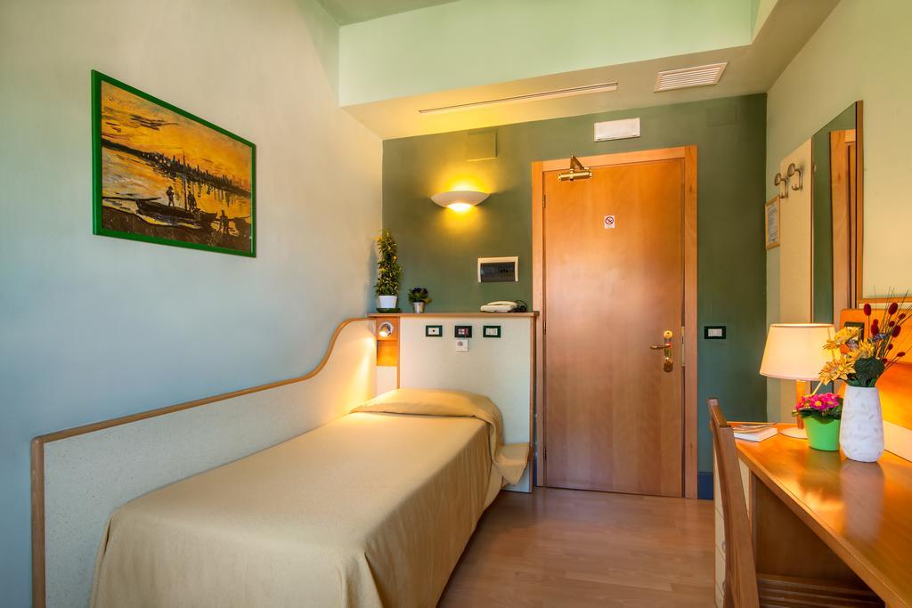 Single Room,382700668:JPEG