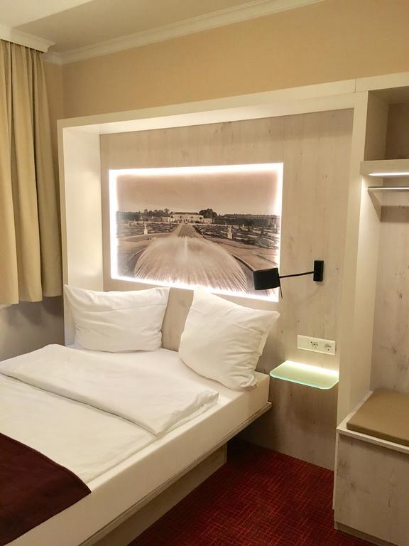Single Room Own Shower or Shared WC,661562598:JPEG