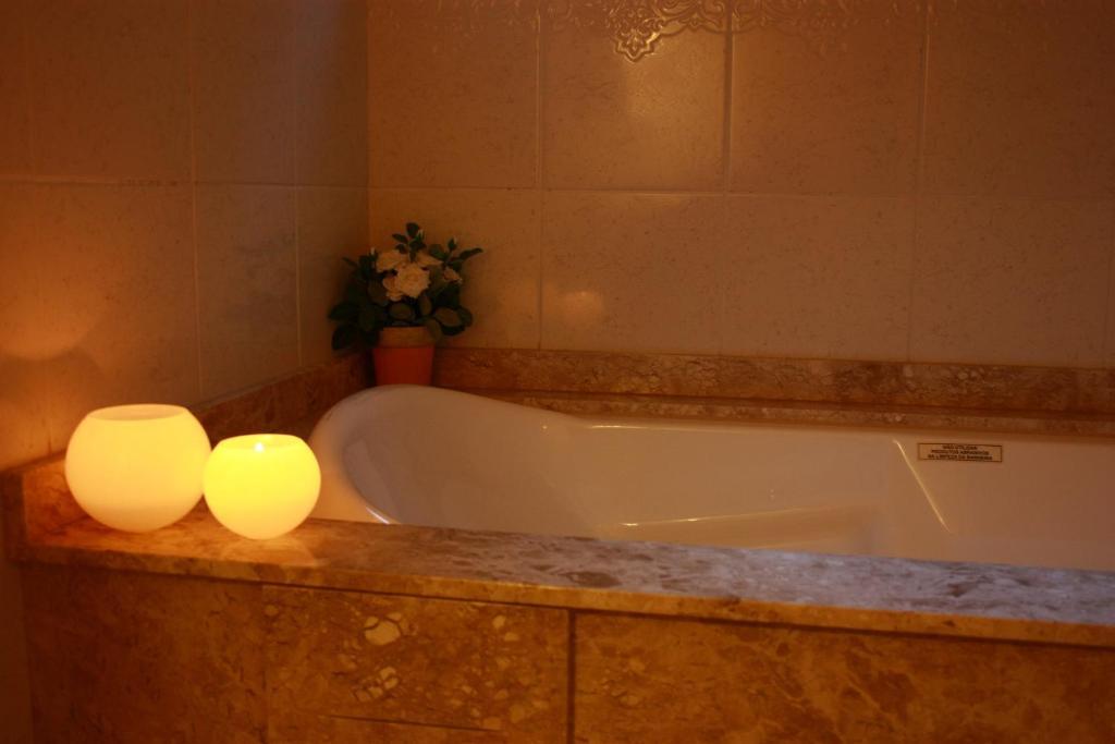 Suite with Bath,327692920:JPEG
