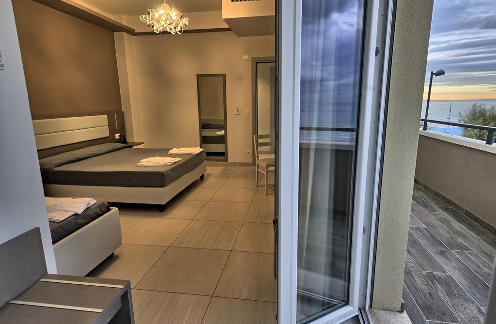 Superior Quadruple Room,765563068:JPEG