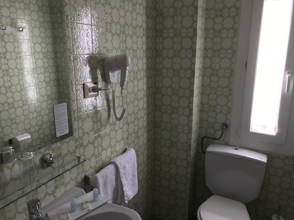 Single Room,393861057:JPEG