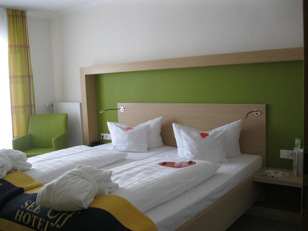 Double Room to the side lake view,537401232:JPEG