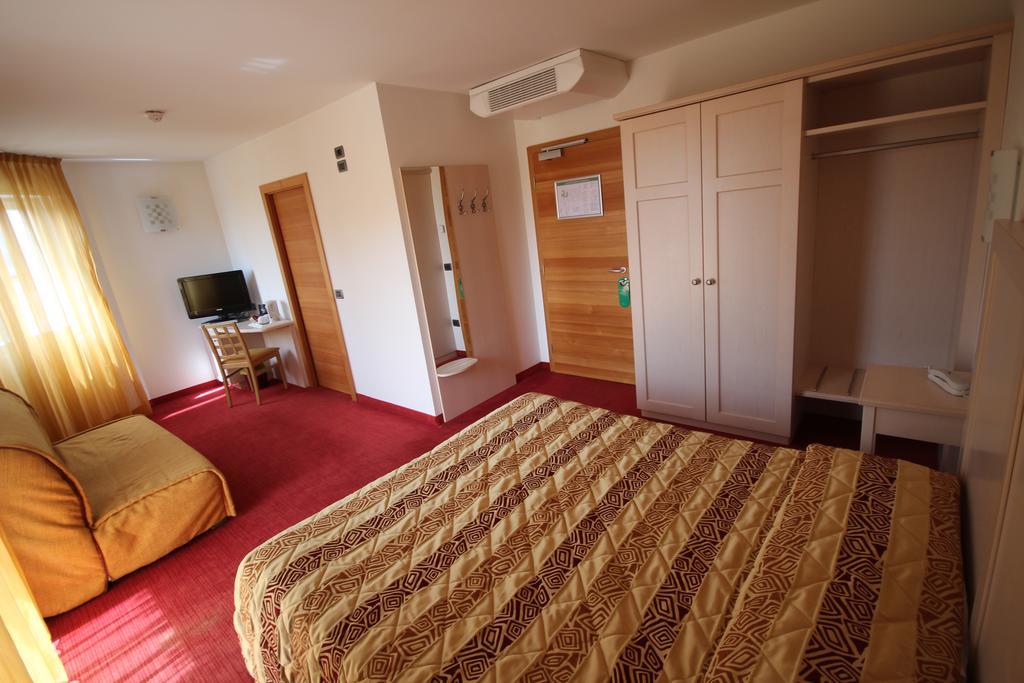 Deluxe Triple Room,1588046470:JPEG