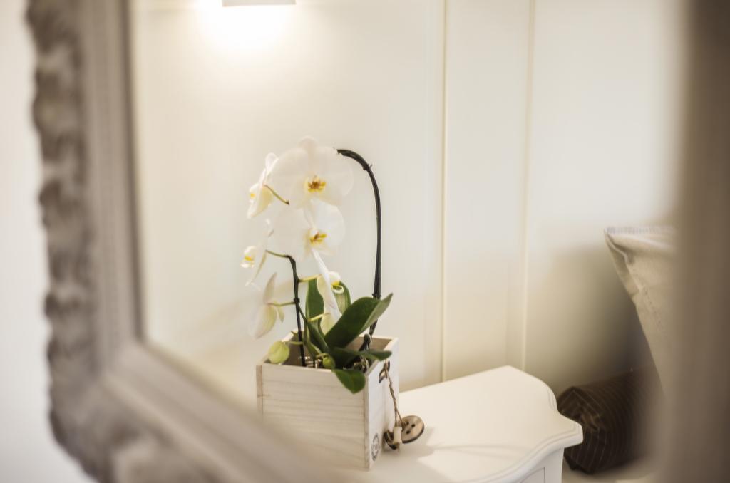 Double or Twin Room Balcony Partial Lake View