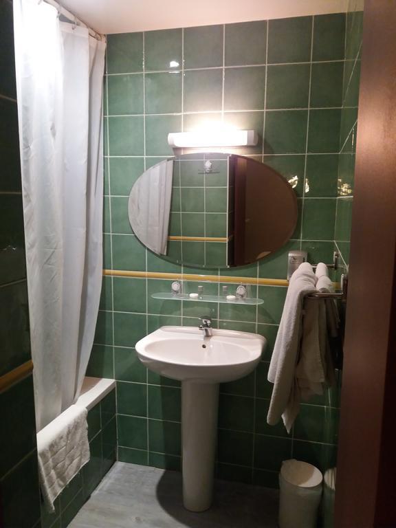 Small Double Room,381674248:JPEG