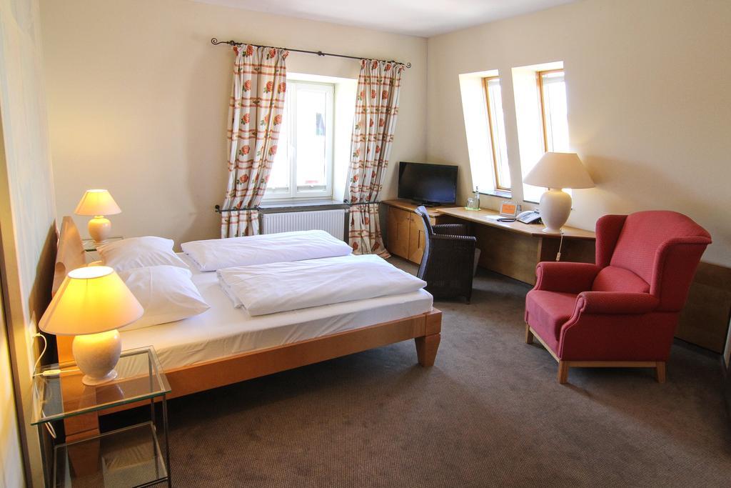 Deluxe Double Room Shower